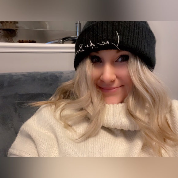 Meet your Posher, Payton - Picture 1 of 1